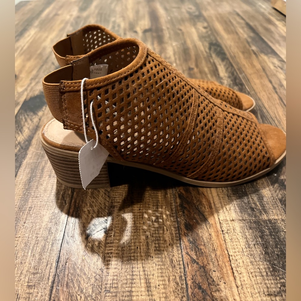 American Eagle wedge sandal